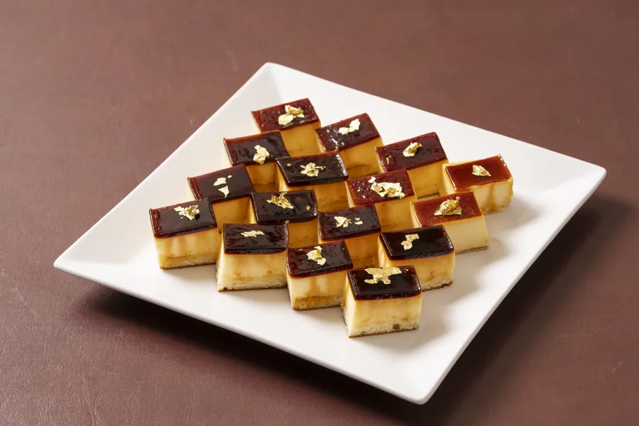 デザートのキューブケーキ