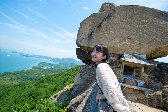 小瀬の重ね岩